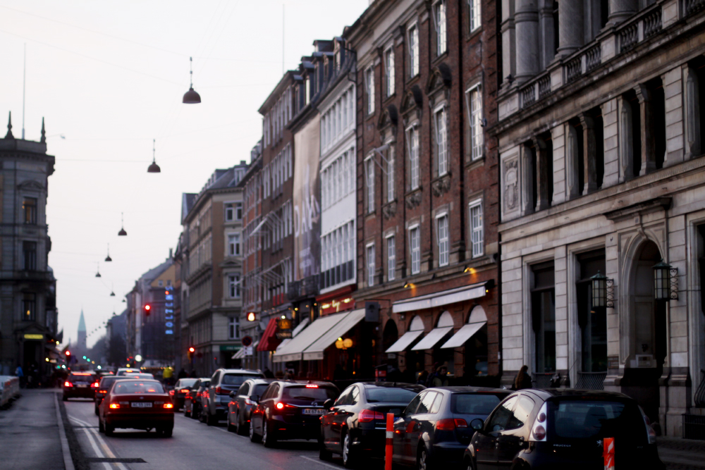 vi åkte till köpenhamn: spexade med vår kameraman & åt evelinas beryktade favoritpizza